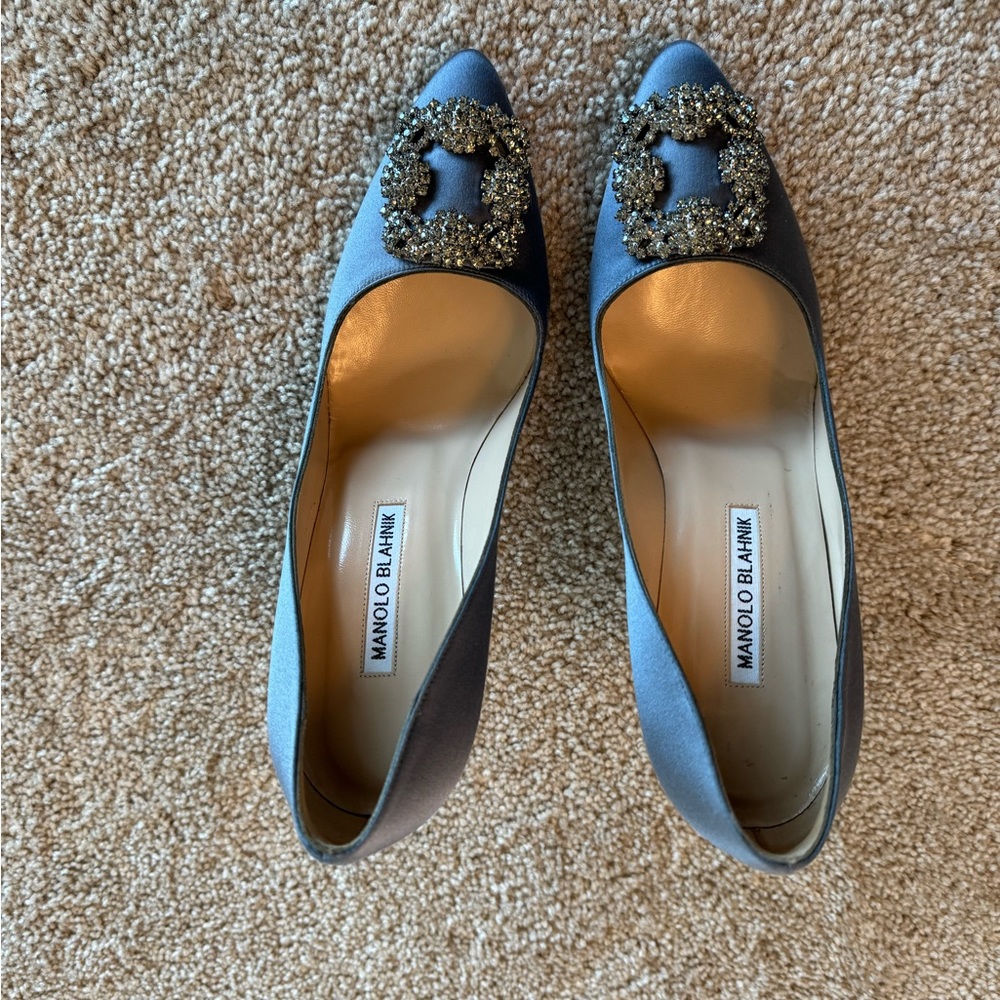 Manolo Blahnik - Hangisi Heel - Grey Blue Satin Jewel Buckle Pumps open … - Picture 8 of 10